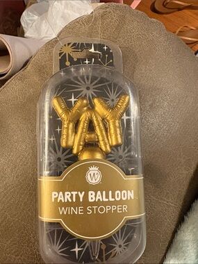 Wild eye Design Party Balloon Gold 'YAY' wine Stopper
